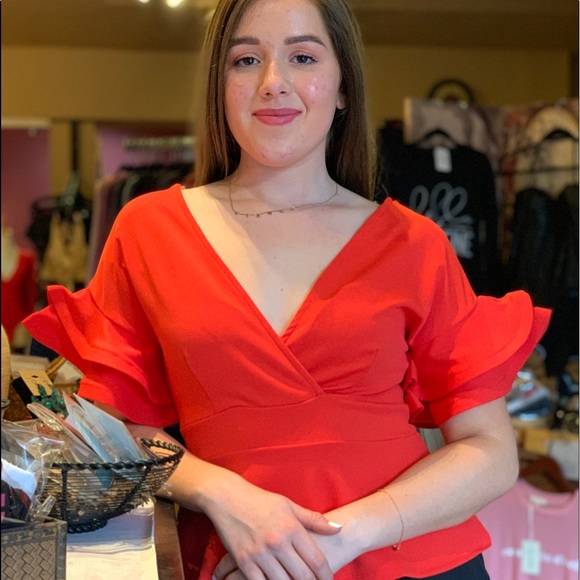 NWT Red Short Sleeve V neckline Top Size M - Picture 3 of 9